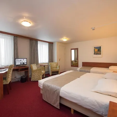 レストラン デン ホーフ ホテル 3*